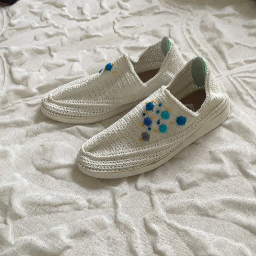 Women woven shoes